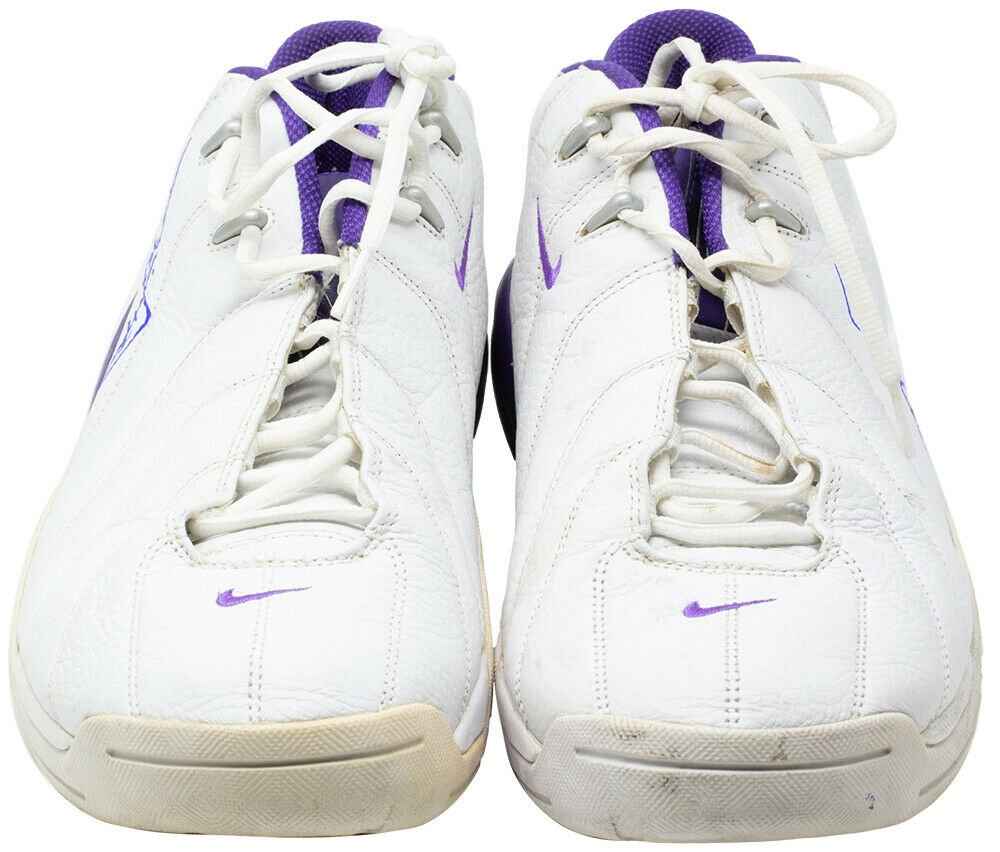 Rick Fox Signed Game Used 2001 Season Pair of Nike Sneakers Fox LOA - Image 6