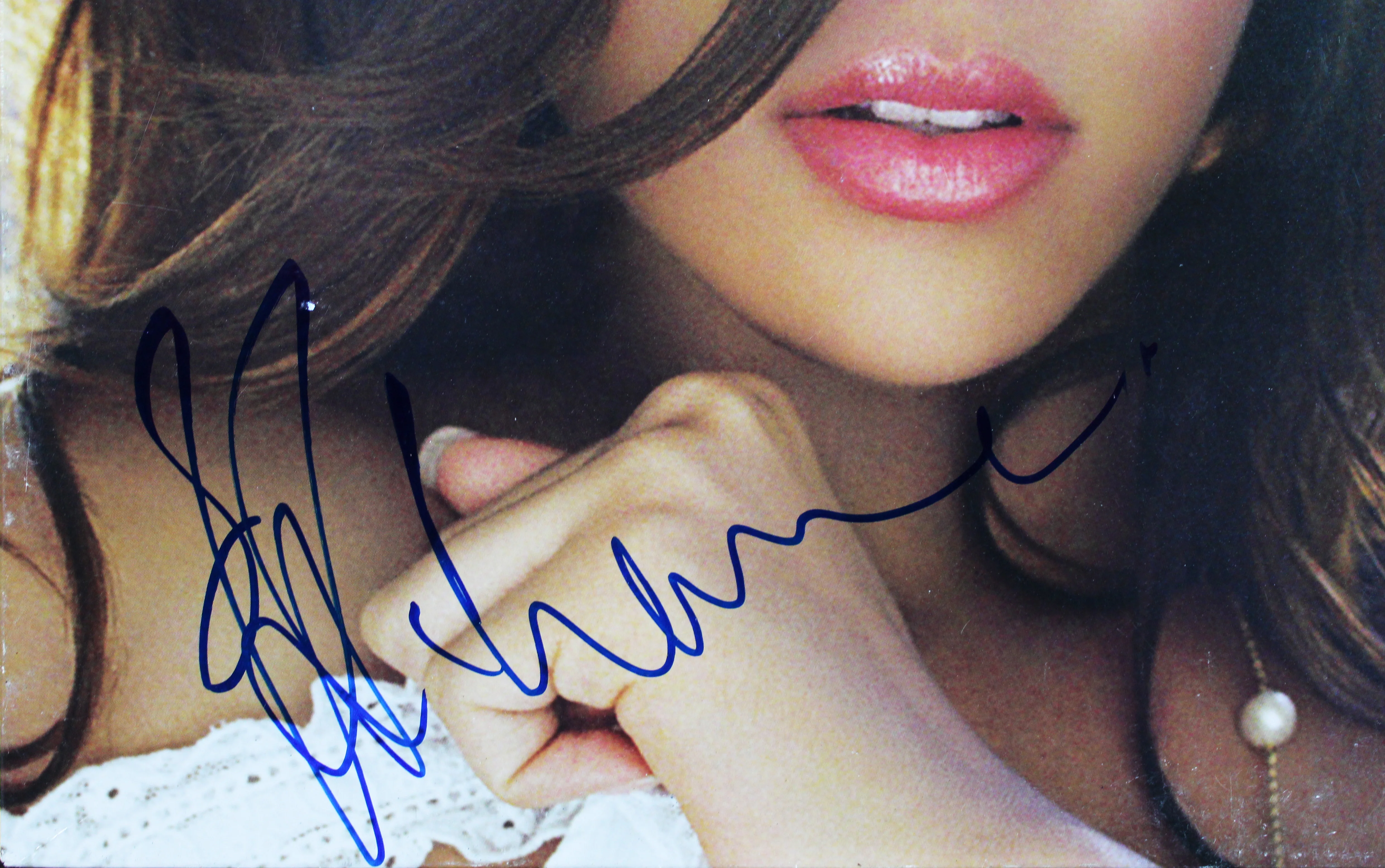 Rihanna Signed A Girl Like Me Album Cover W/ Vinyl Auto 10! BAS LOA #AE13762 - Image 4