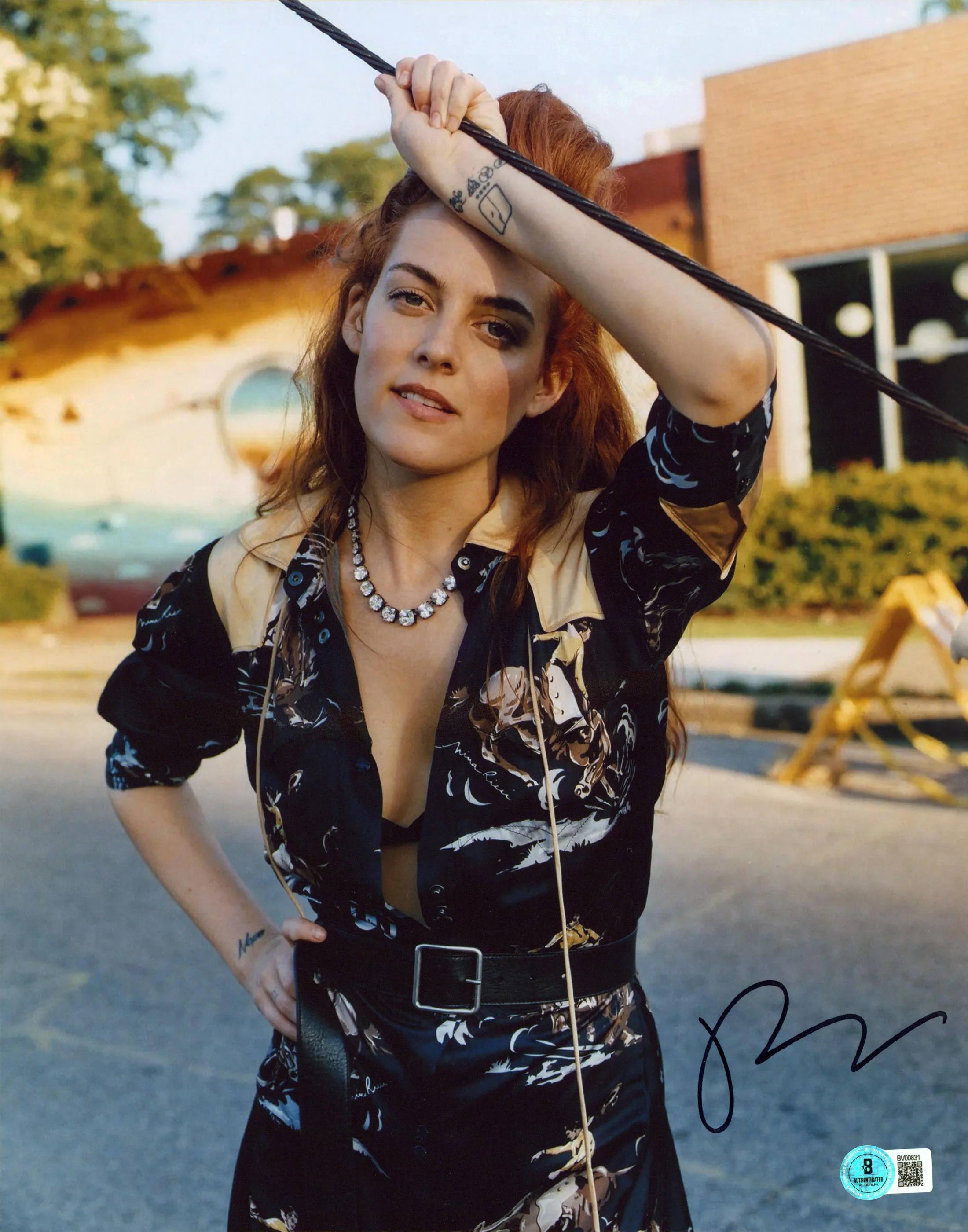 Riley Keough Jay Kelly Authentic Signed 11x14 Vertical Photo BAS #BV00831 - Image 2