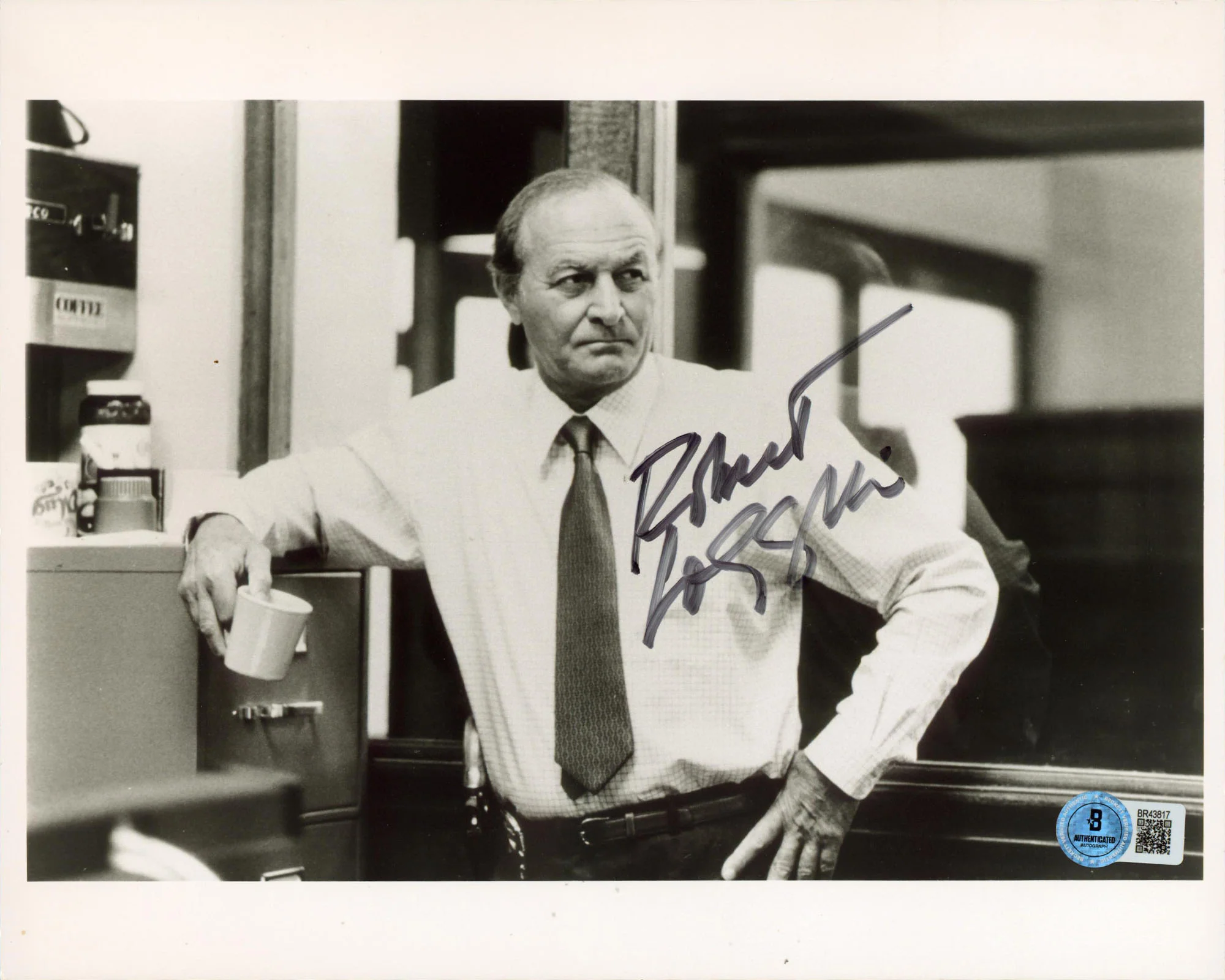 Robert Loggia Relentless Authentic Signed 8x10 Horizontal Photo BAS #BR43817 - Image 2
