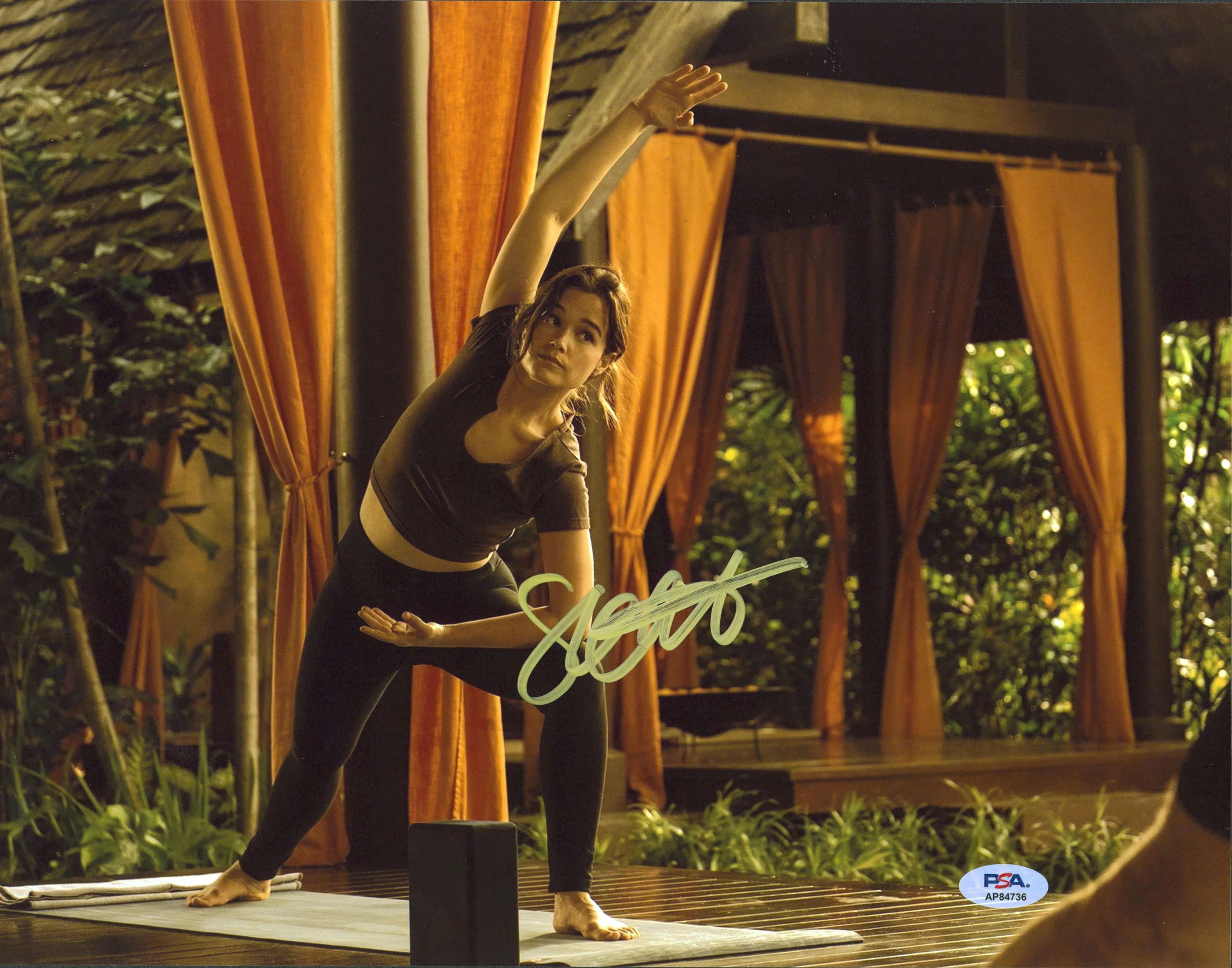 Sarah Catherine Hook The White Lotus Authentic Signed 11x14 Photo PSA #AP84736 - Image 2