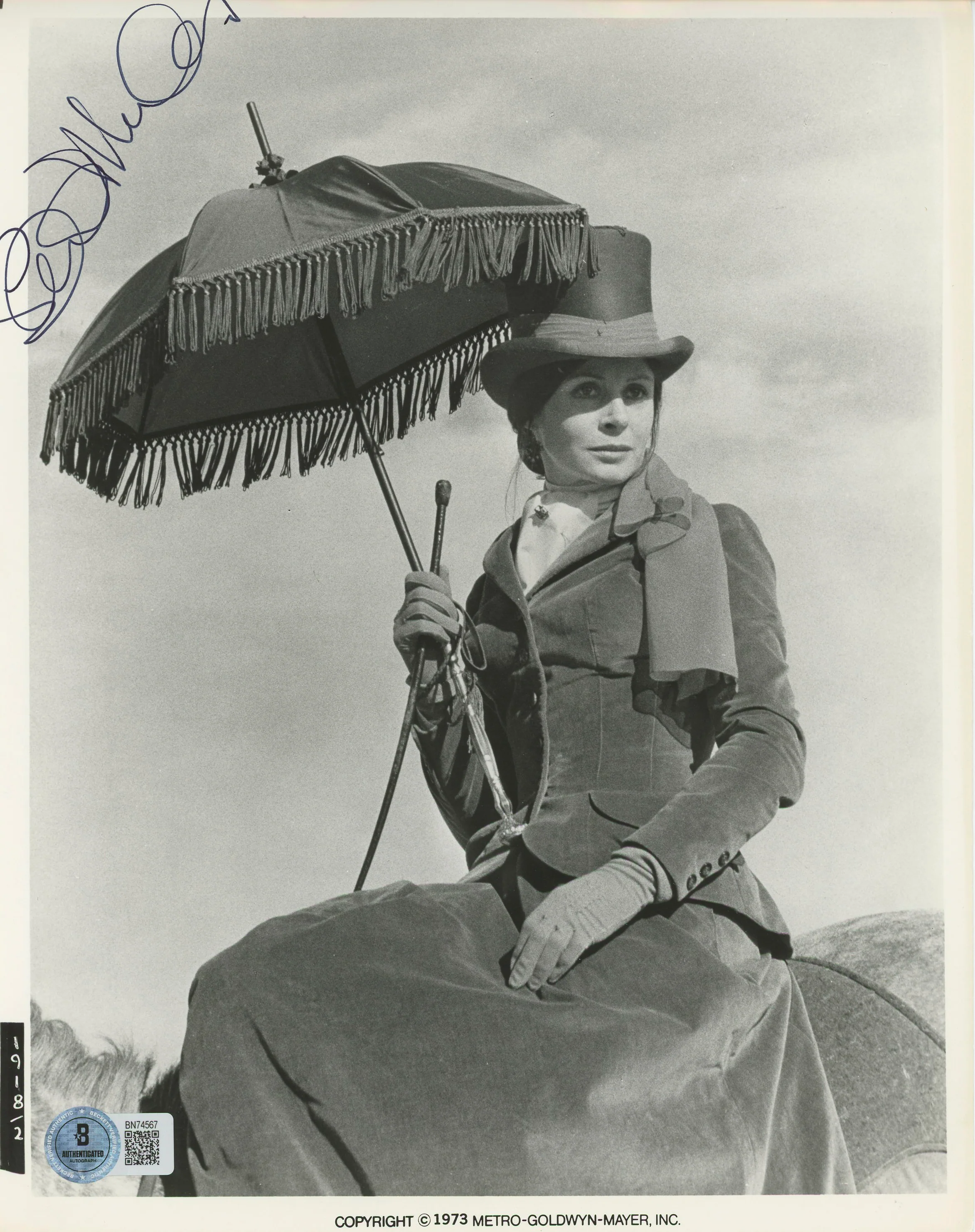 Sarah Miles The Man Who Loved Cat Dancing Signed 8x10 Photo BAS #BN74567 - Image 2