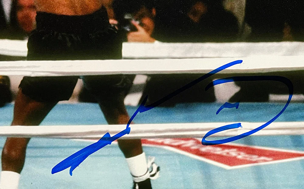 Sugar Ray Leonard Signed 8x10 Boxing Punch Horizontal Photo BAS - Image 2
