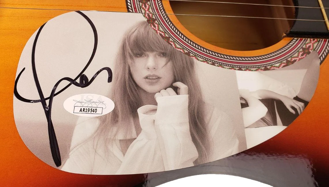 Taylor Swift Signed 38" Sunburst Acoustic Guitar JSA AR19540 - Image 2