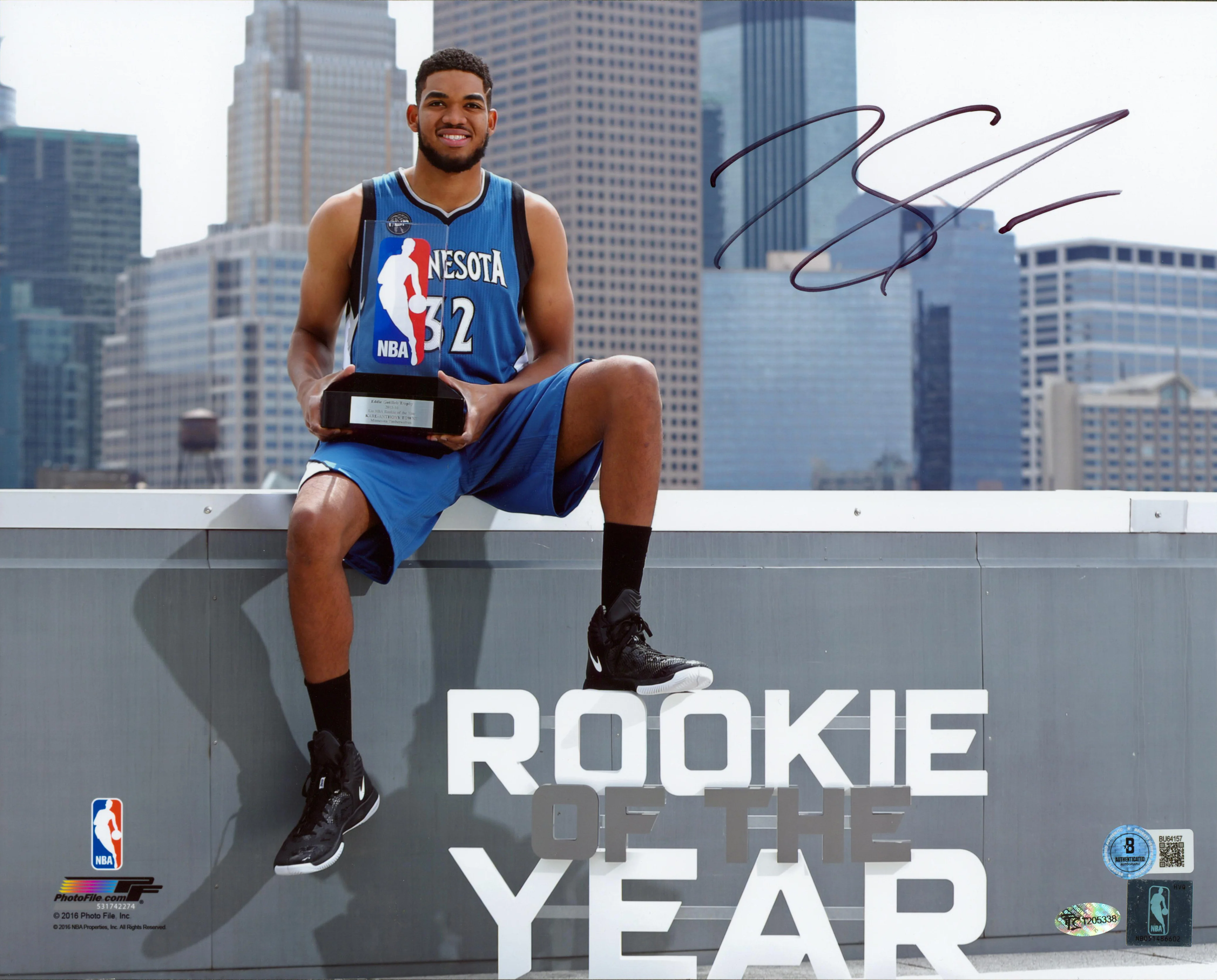 Timberwolves Karl-Anthony Towns Signed 11x14 Horizontal Photo BAS #BU64157 - Image 2