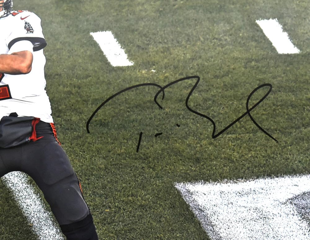 Tom Brady Signed Tampa Bay Buccaneers 16X20 Framed Passing Photo - Fanatics/LOA - Image 5