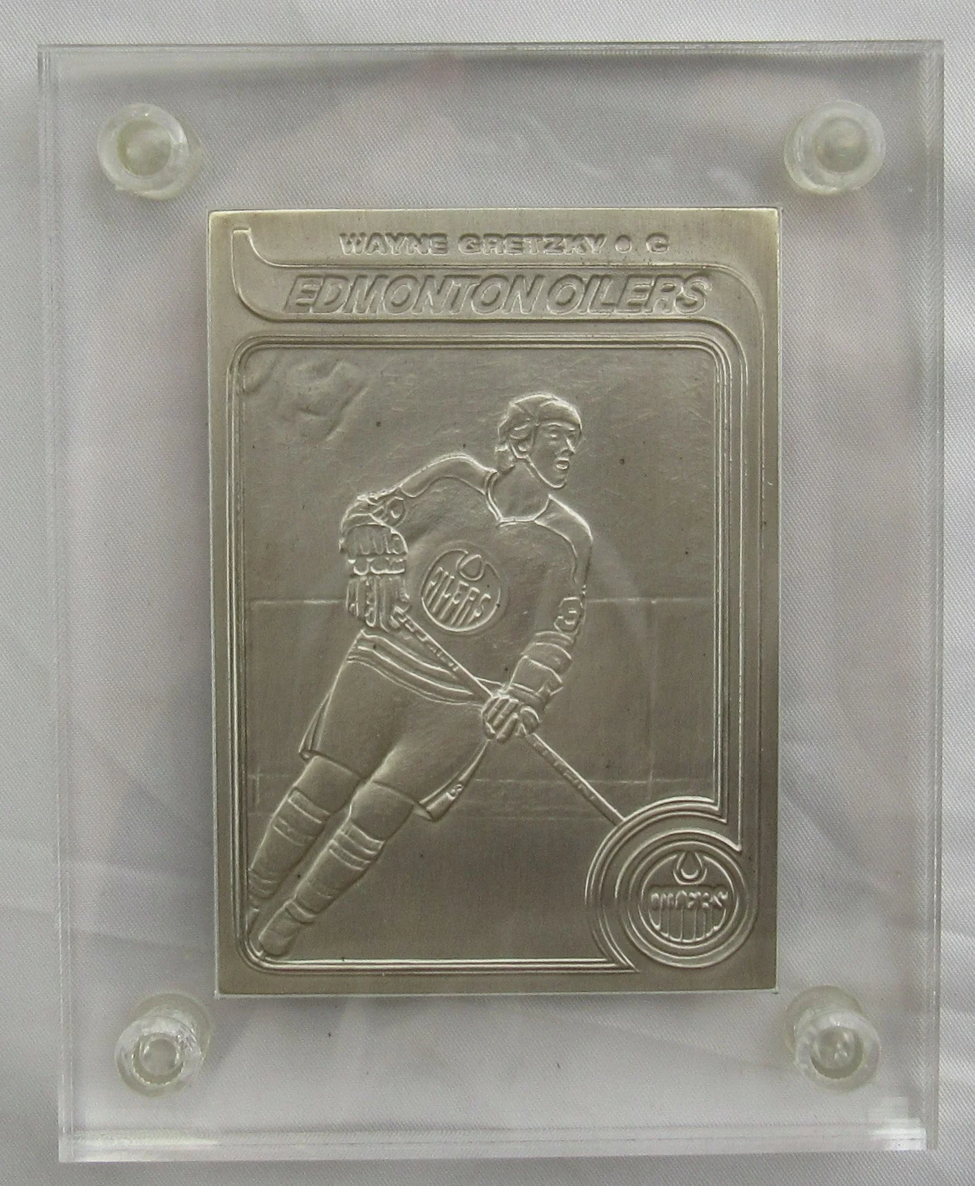 1979 Topps Wayne Gretzky Highland Mint Card - 4.25oz Silver - #0710