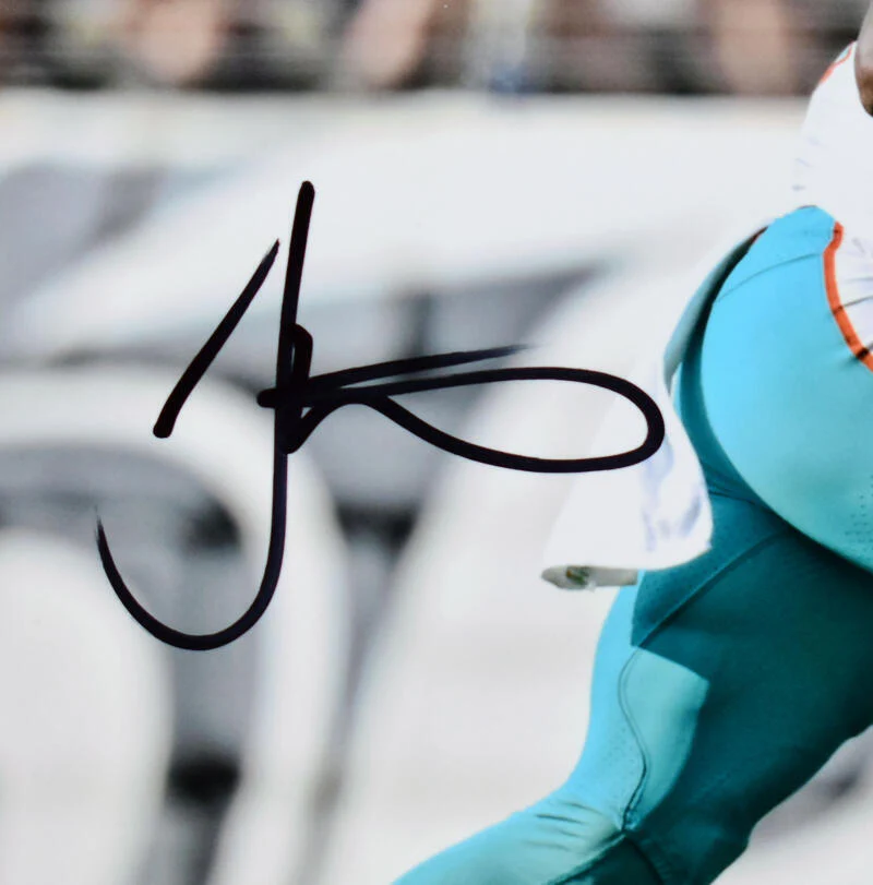 Tyreek Hill Autographed Miami Dolphins 8X10 Peace Photo- Beckett W Hologram - Image 2