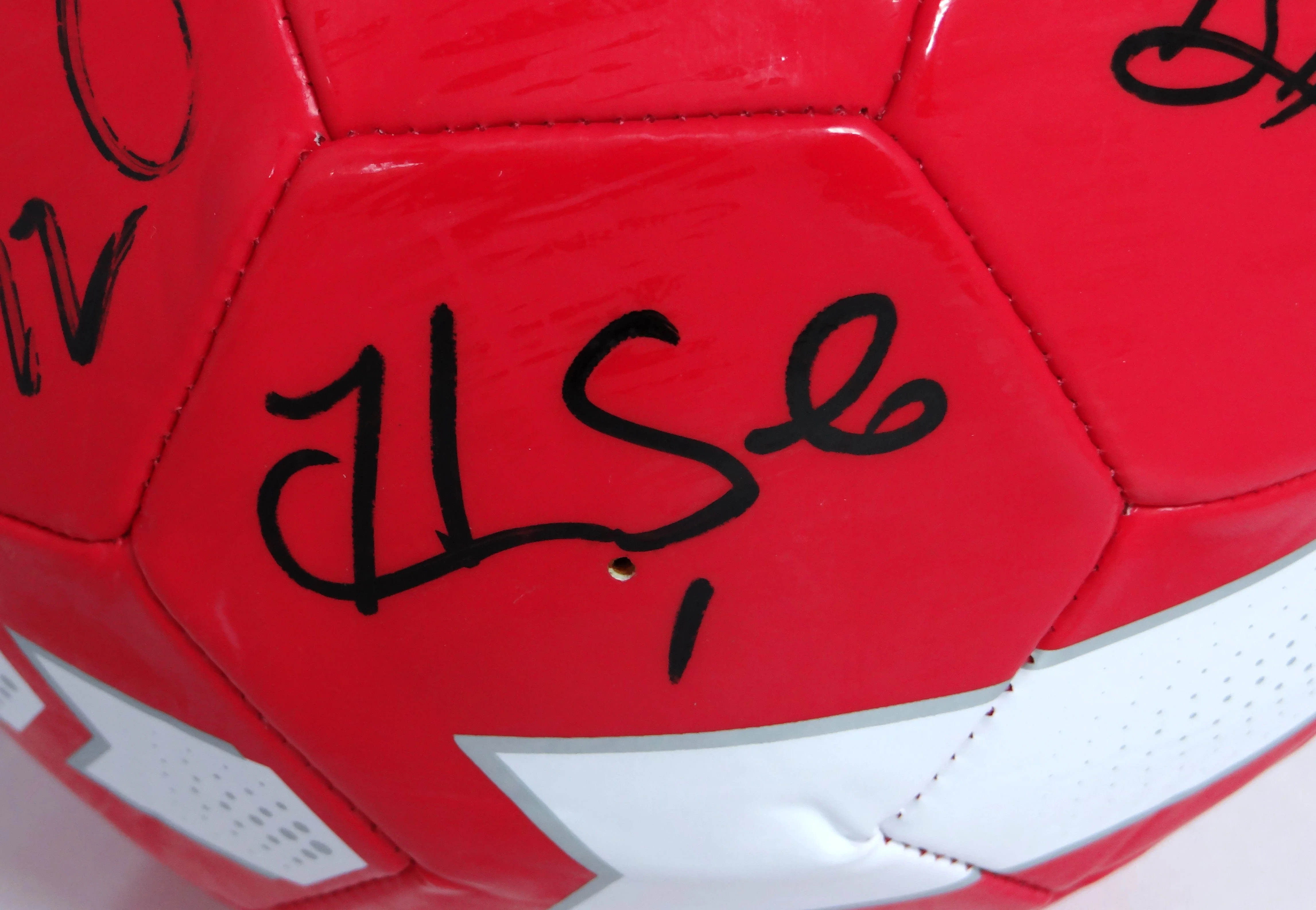 US Women's Autographed F/S Team USA Nike Soccer Ball w/ 9 Signatures- JSA W Auth - Image 4