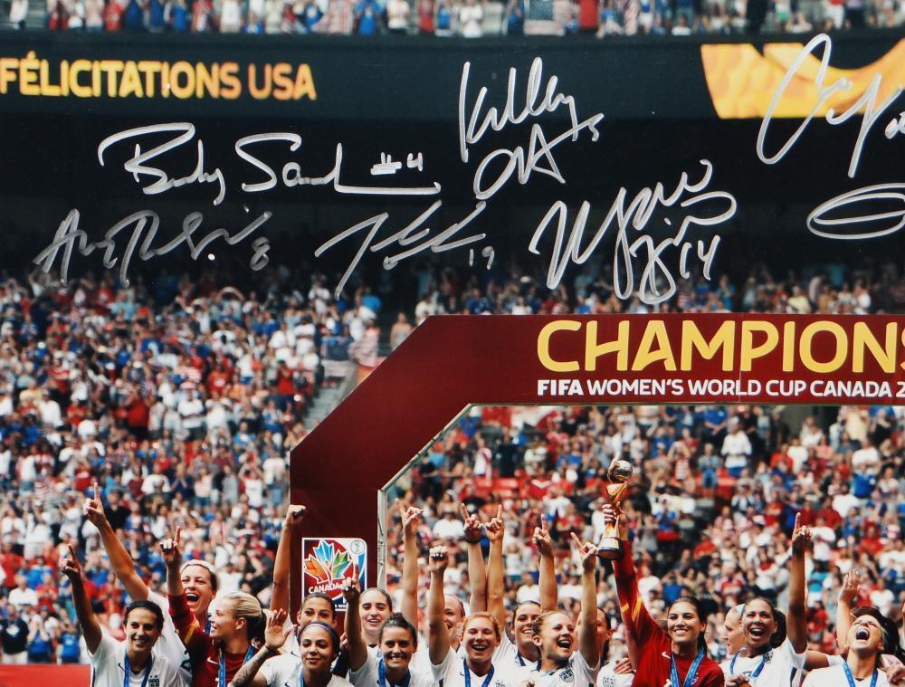 US Women's Soccer Team Signed 16x20 World Cup Trophy Photo- Beckett *Silver - Image 3