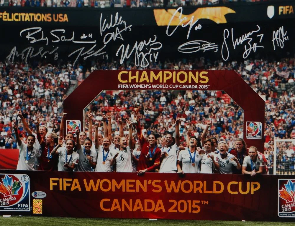 US Women's Soccer Team Signed 16x20 World Cup Trophy Photo- Beckett *Silver - Image 5