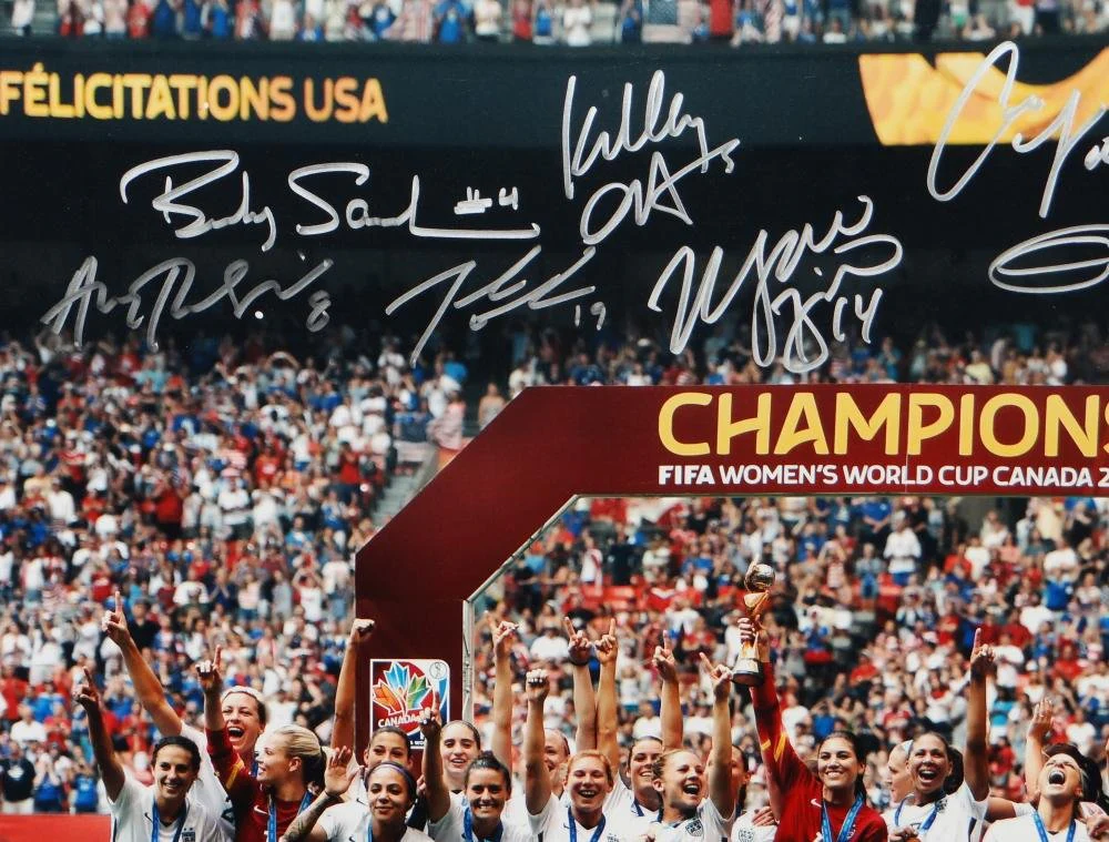US Women's Soccer Team Signed 16x20 World Cup Trophy Photo- Beckett *Silver - Image 7