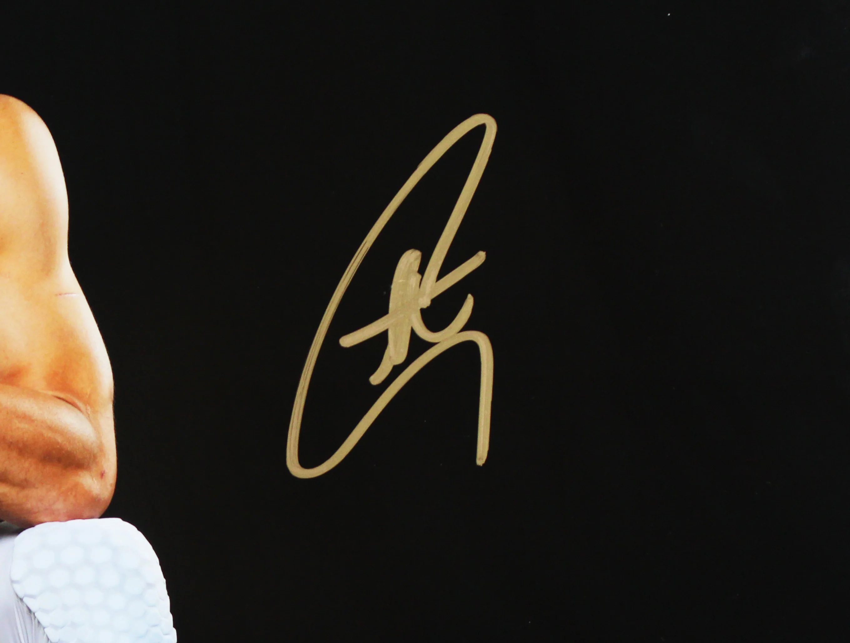 Warriors Stephen Curry Signed 16x20 Framed Horizontal Trophy Blackout Photo JSA - Image 4
